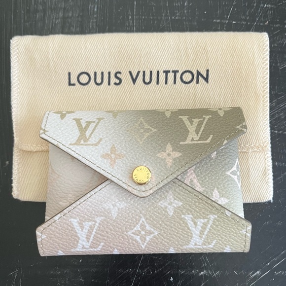 Louis Vuitton Kirigami Pouch - Picture 3 of 9